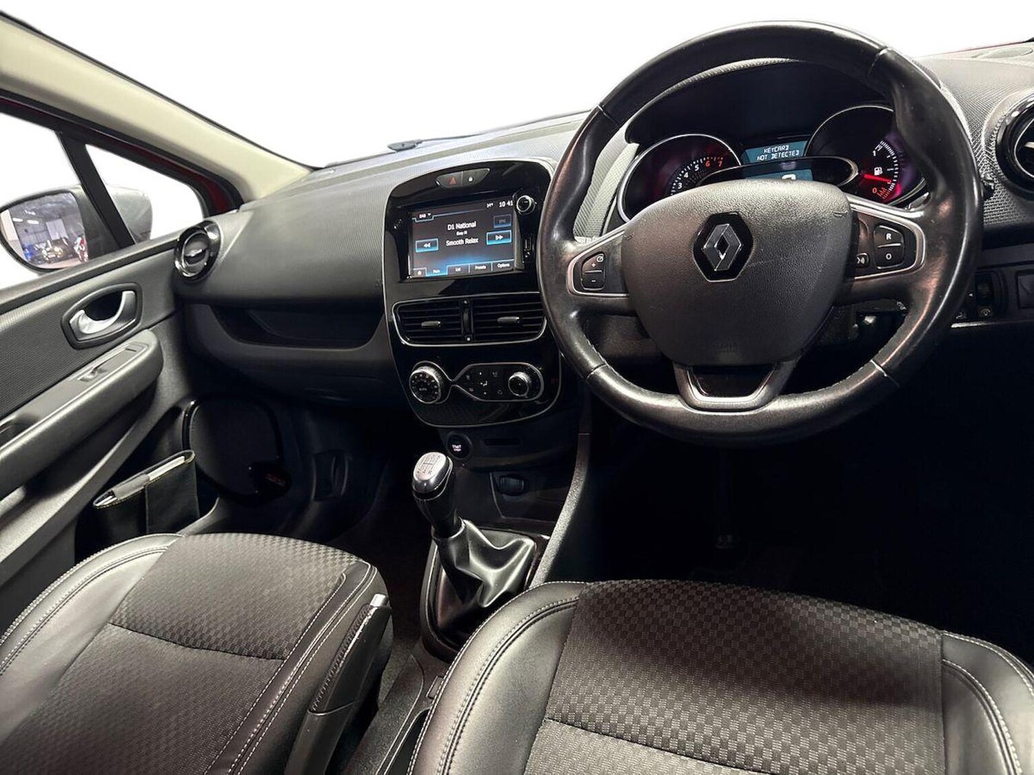 Used Renault Clio 2018 for sale - 76807508: Photo 15
