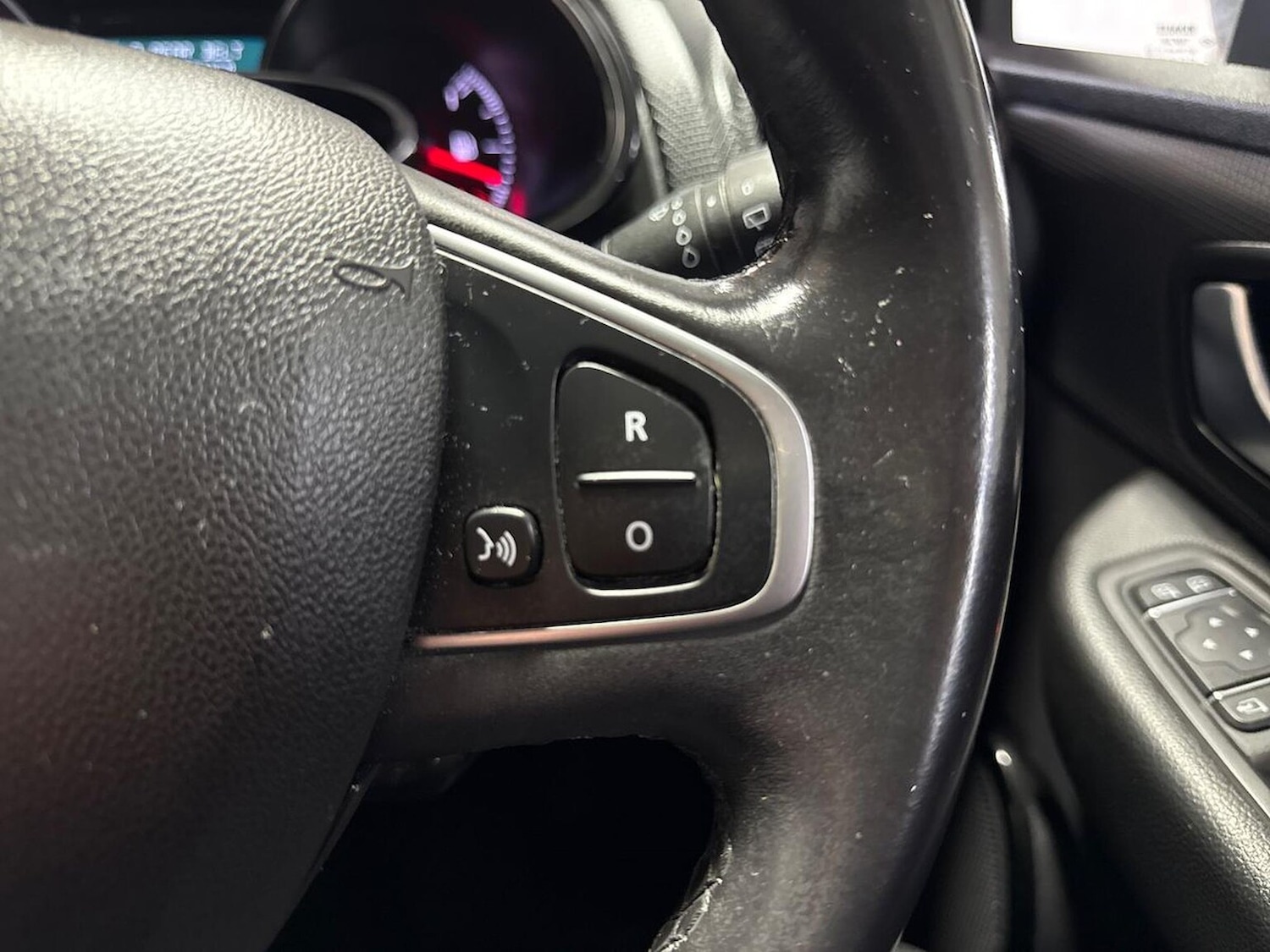 Used Renault Clio 2018 for sale - 76807508: Photo 25