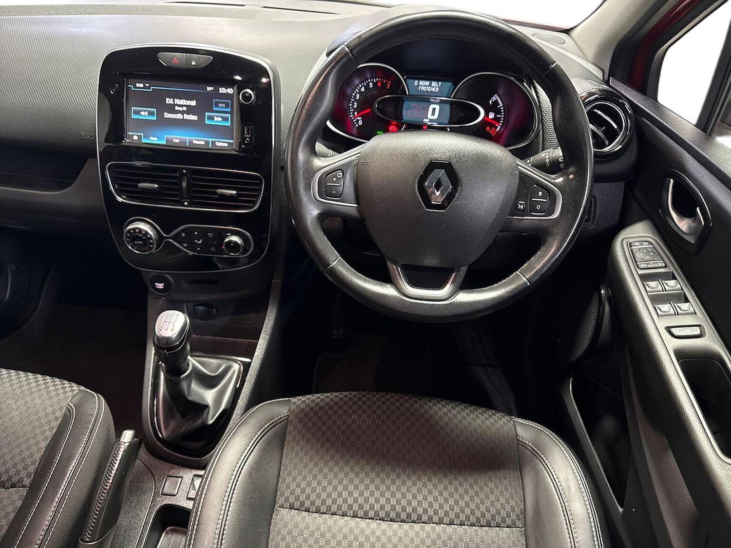 Used Renault Clio 2018 for sale - 76807508: Photo 9