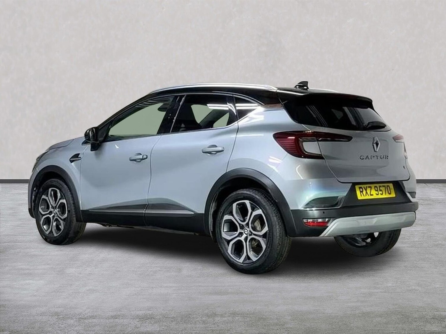 Used Renault Captur 2022 for sale - 77555299: Photo 2