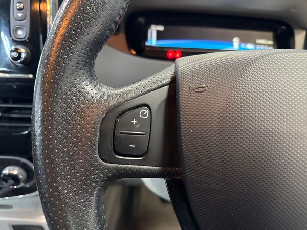 Used Renault Zoe 2015 for sale - 76275153: Photo 24