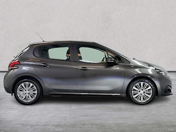 Used Peugeot 208 2018 for sale - 79386035: Photo