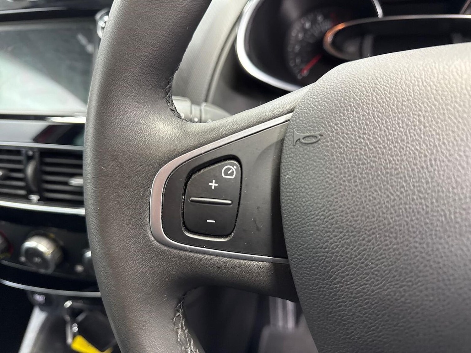 Used Renault Clio 2019 for sale - 77528895: Photo 24