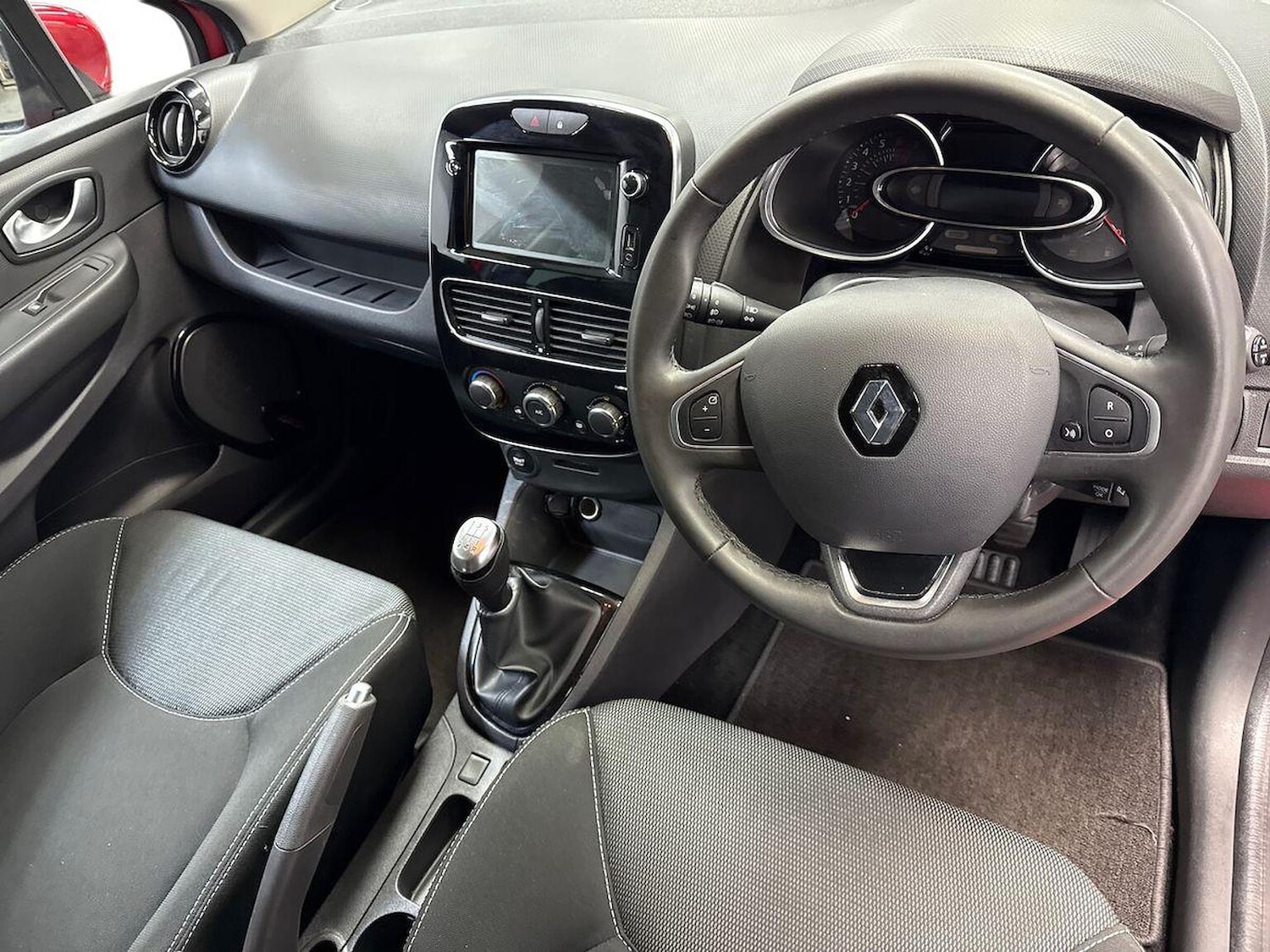 Used Renault Clio 2019 for sale - 77528895: Photo 8