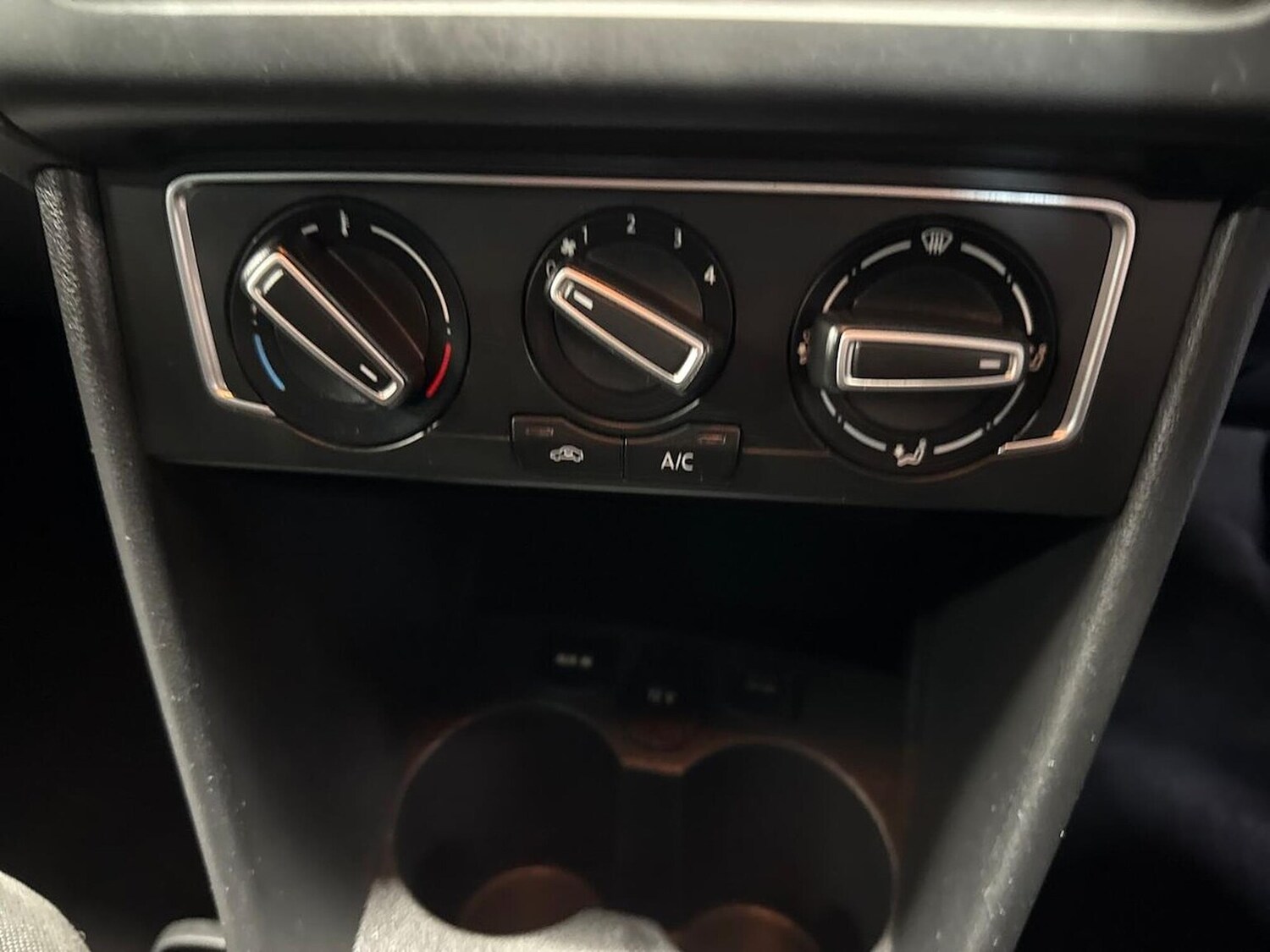 Used Volkswagen Polo 2016 for sale - 76426737: Photo 12