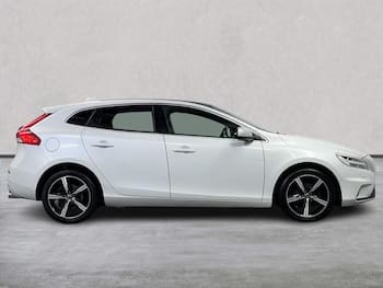 Used Volvo V40 2019 for sale - 79649935: Photo