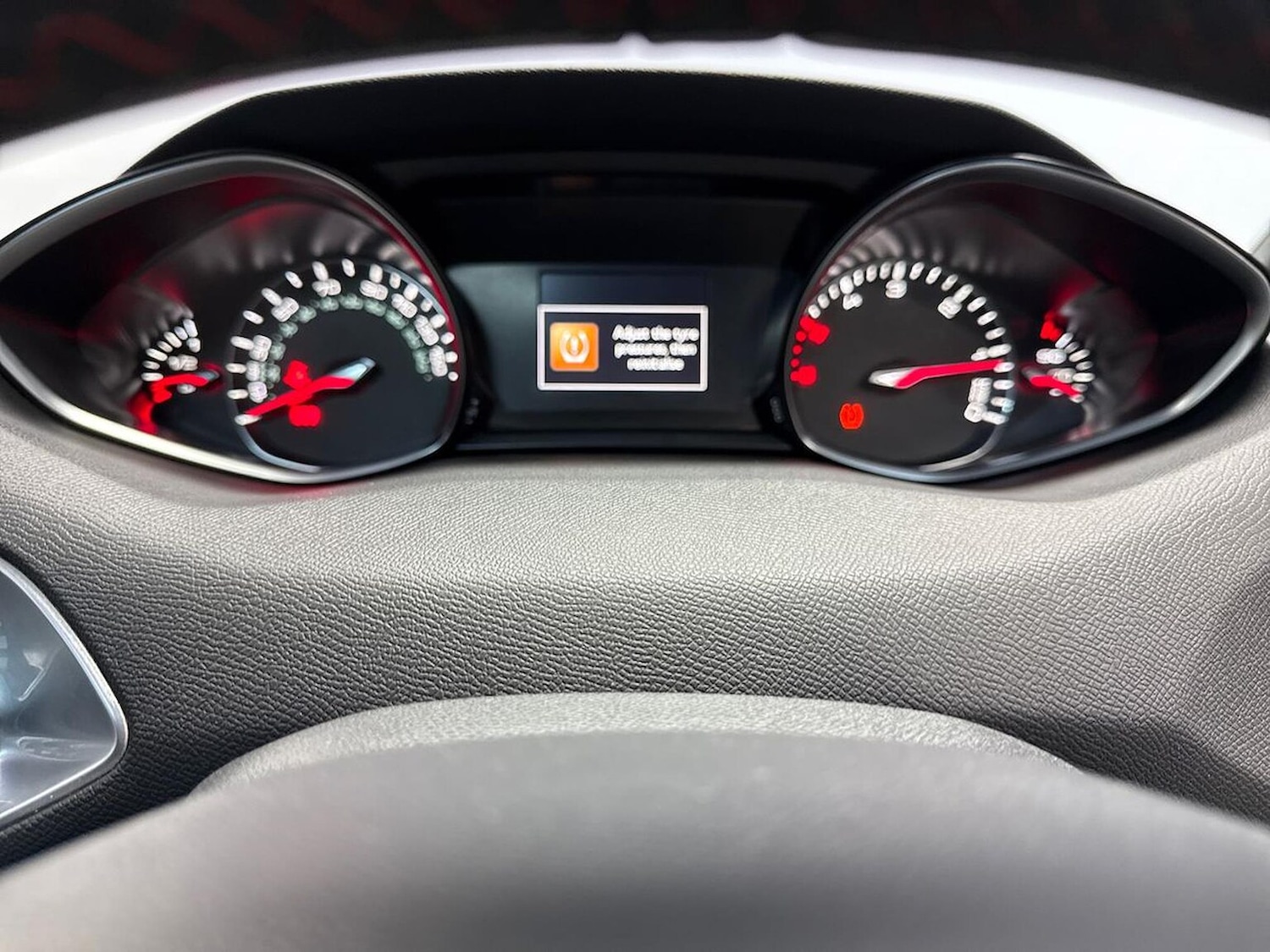 Used Peugeot 308 2017 for sale - 76149635: Photo 10