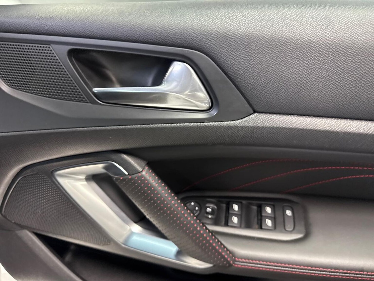 Used Peugeot 308 2017 for sale - 76149635: Photo 21