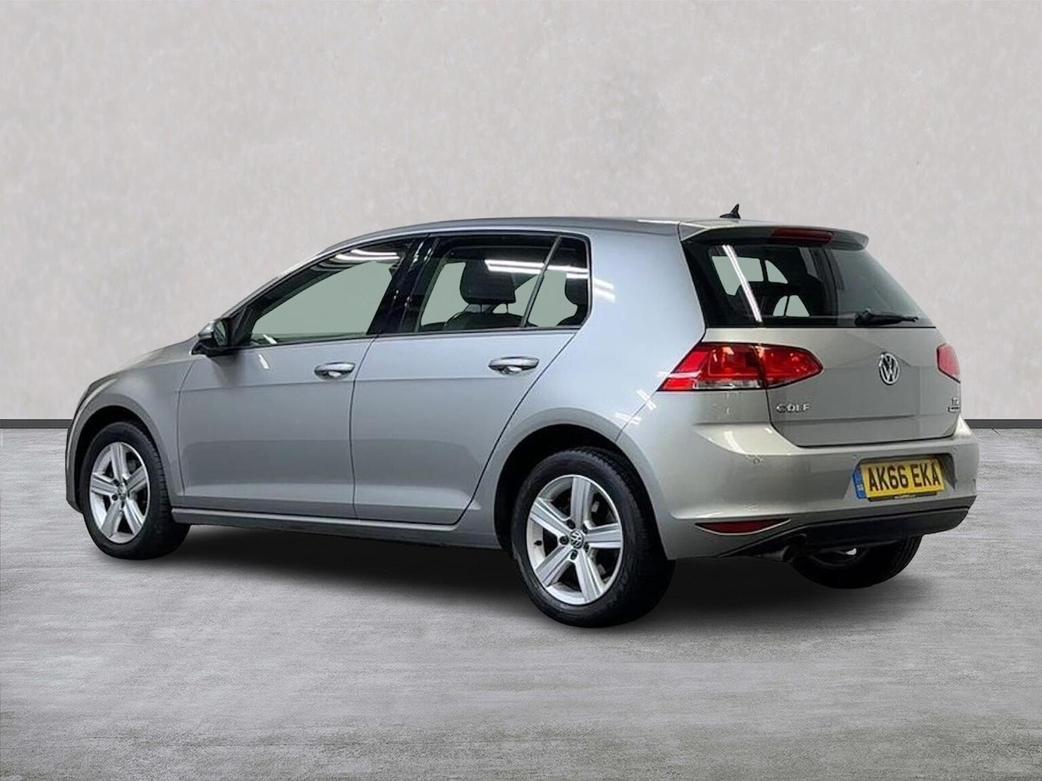 Used Volkswagen Golf 2016 for sale - 76288567: Photo 2