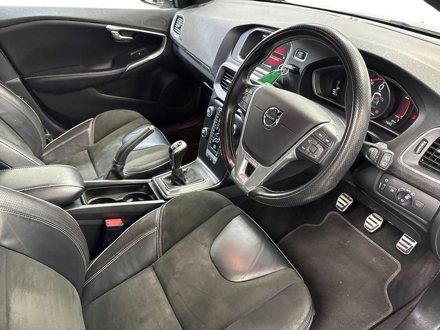 Used Volvo V40 2017 for sale - 78144508: Photo 15