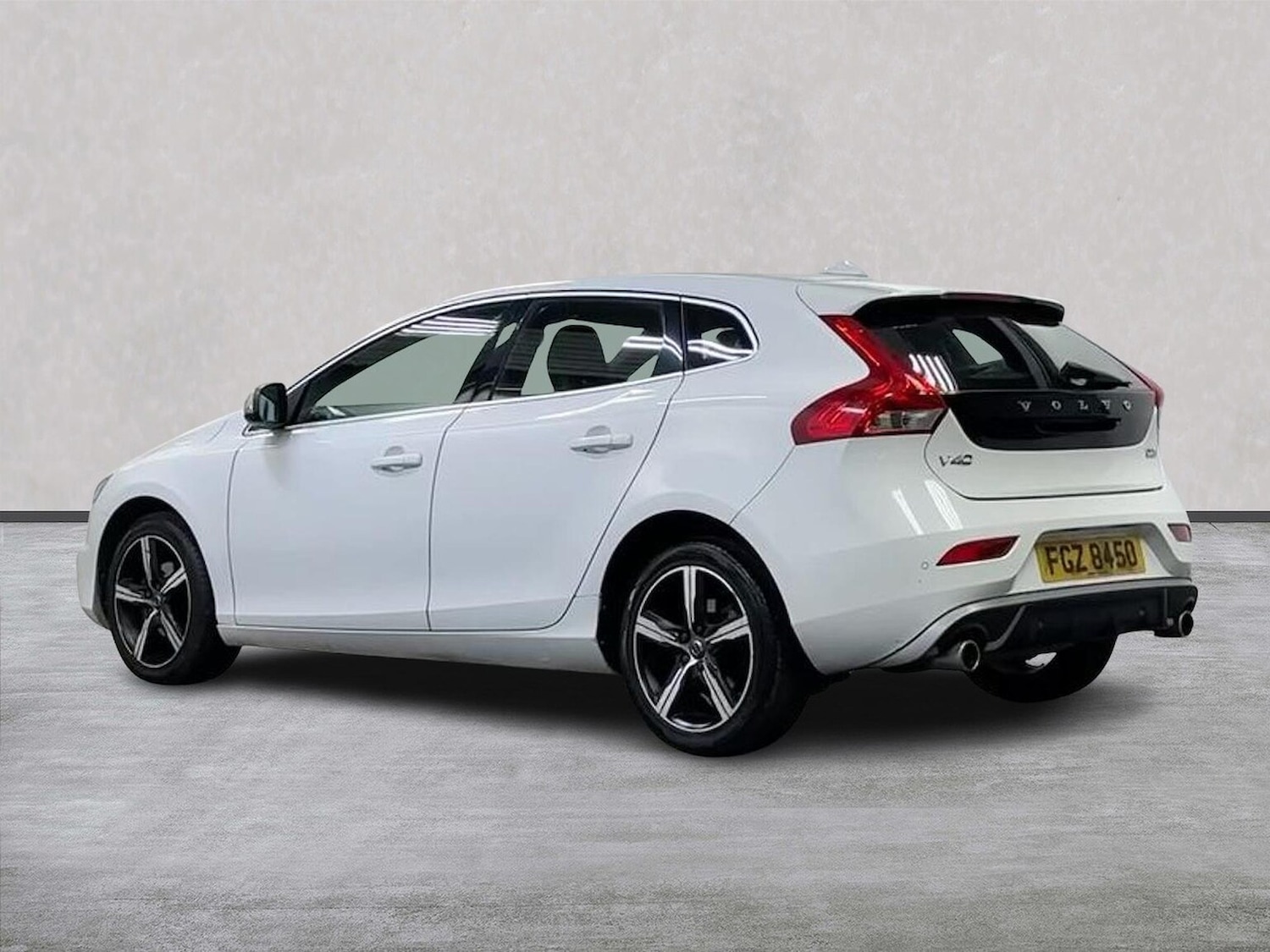 Used Volvo V40 2017 for sale - 78144508: Photo 2