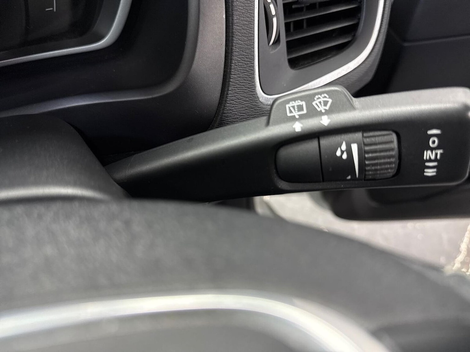 Used Volvo V40 2017 for sale - 78144508: Photo 26