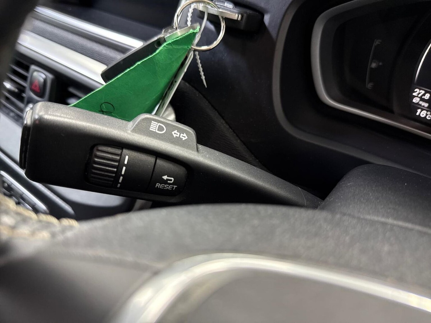 Used Volvo V40 2017 for sale - 78144508: Photo 27