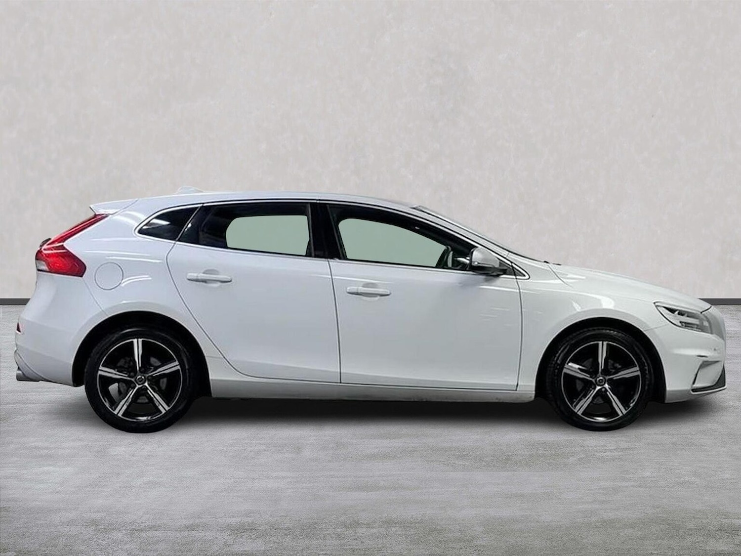 Used Volvo V40 2017 for sale - 78144508: Photo 3