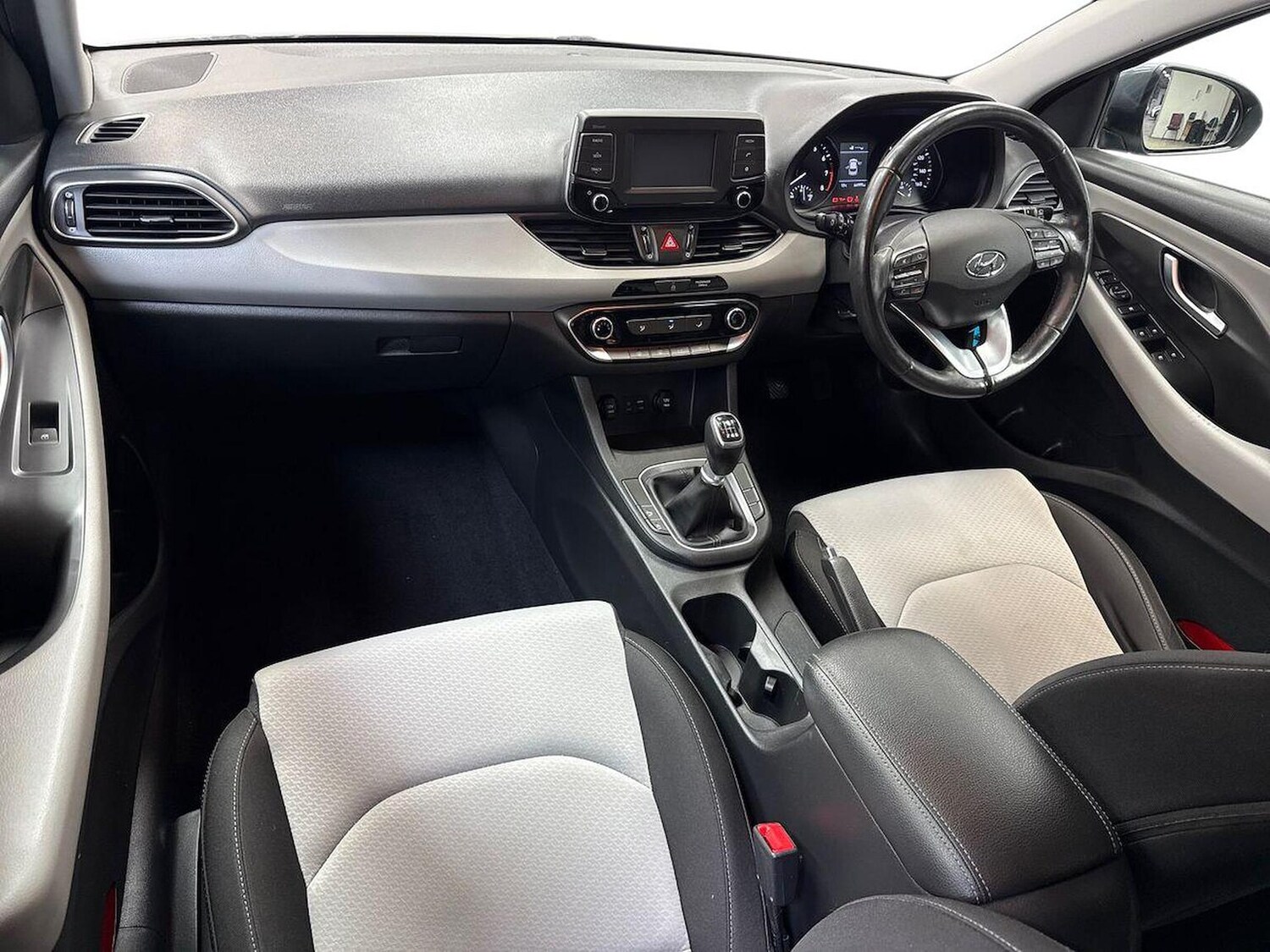 Used Hyundai i30 2017 for sale - 77676394: Photo 8