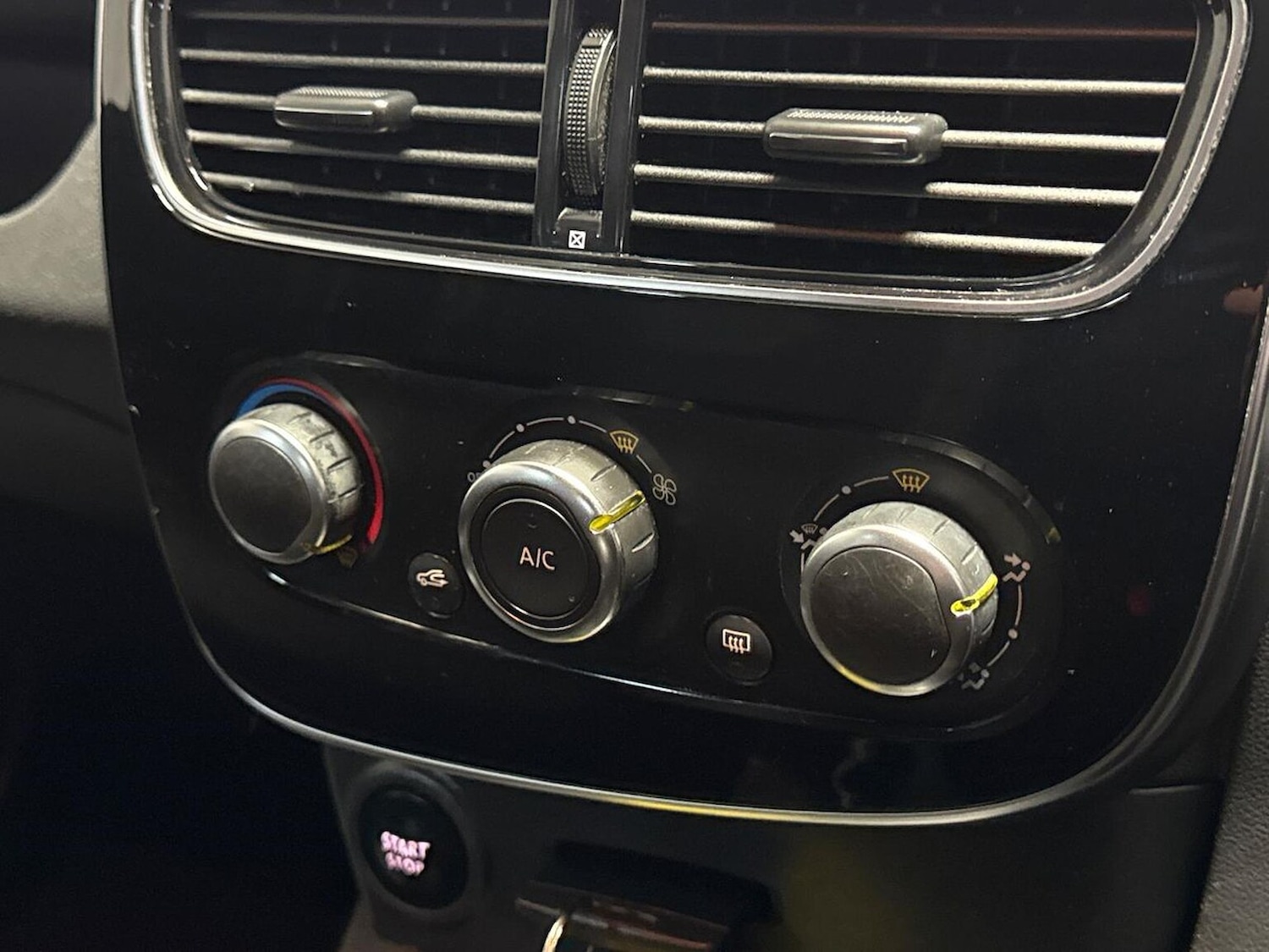 Used Renault Clio 2018 for sale - 76471035: Photo 12