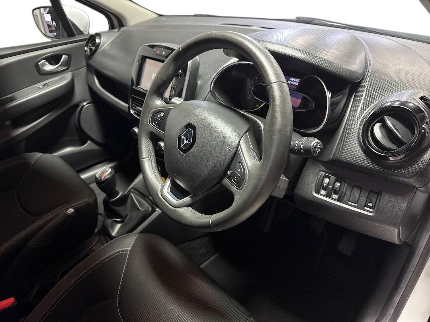 Used Renault Clio 2018 for sale - 76471035: Photo 15