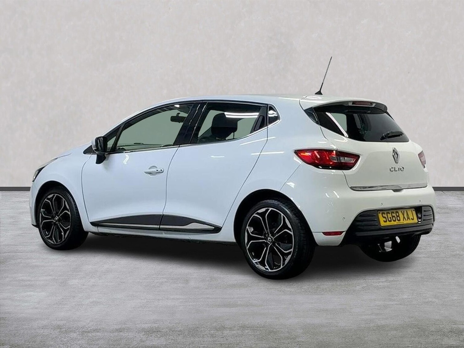 Used Renault Clio 2018 for sale - 76471035: Photo 2