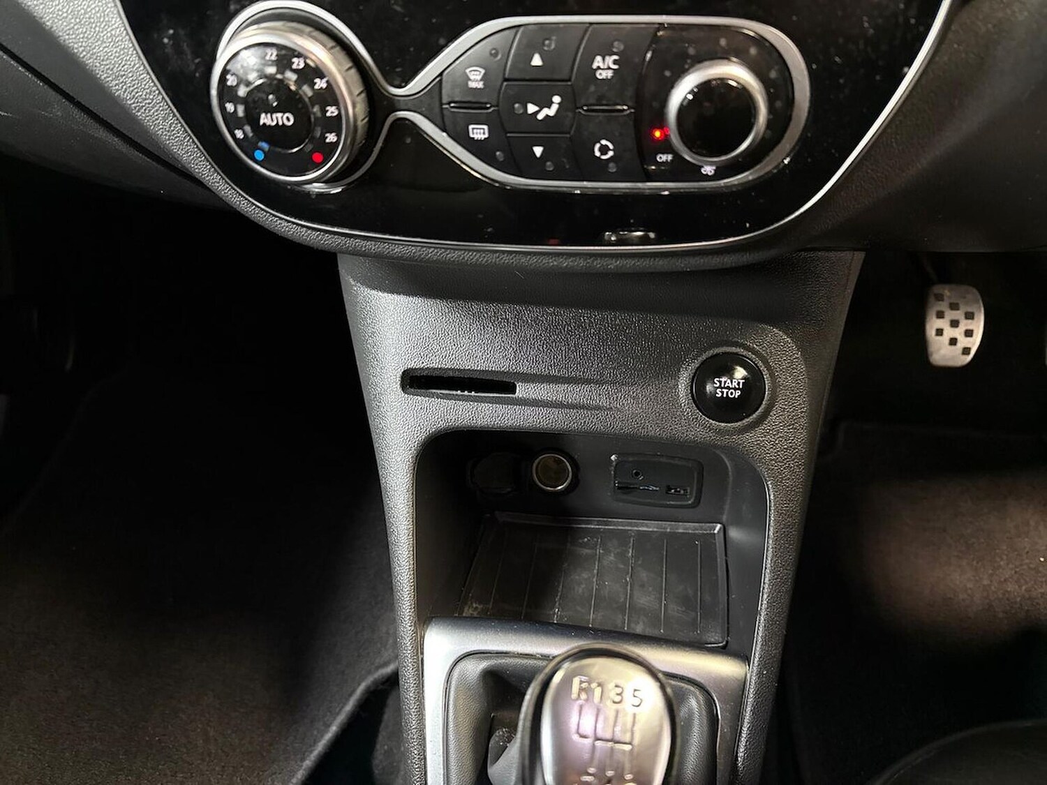 Used Renault Captur 2017 for sale - 76559832: Photo 12