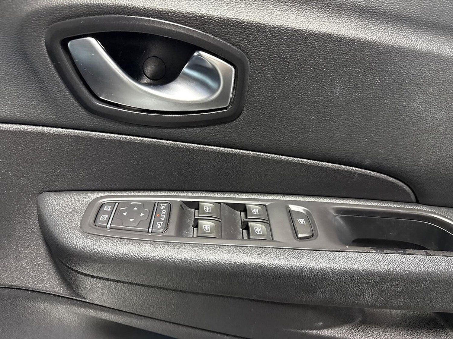 Used Renault Captur 2017 for sale - 76559832: Photo 21