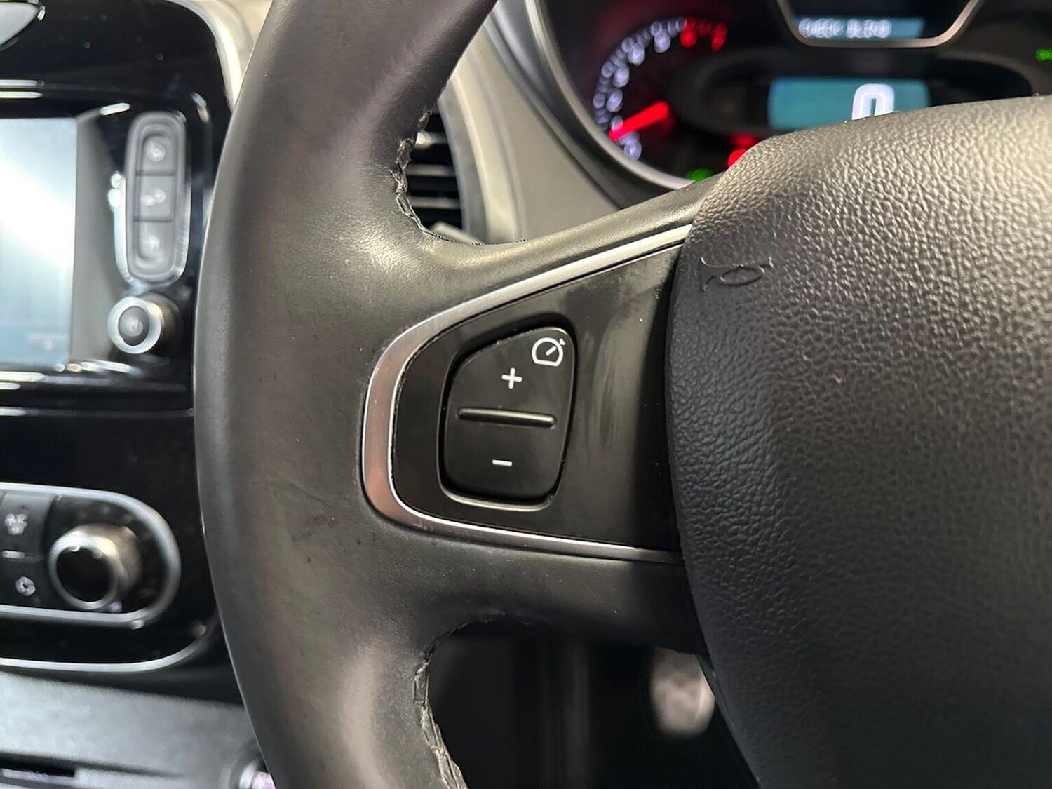 Used Renault Captur 2017 for sale - 76559832: Photo 24