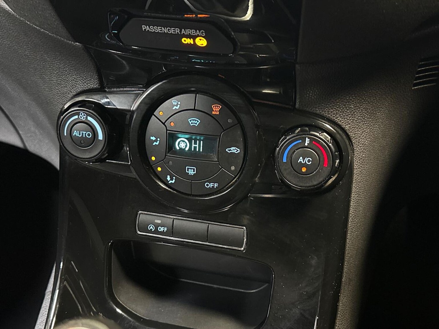 Used Renault Clio 2015 for sale - 77034596: Photo 12