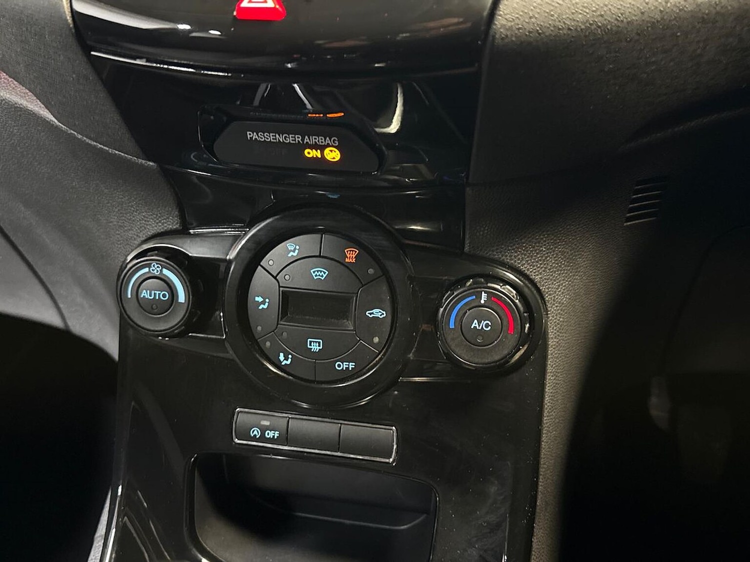 Used Renault Clio 2015 for sale - 77034596: Photo 23