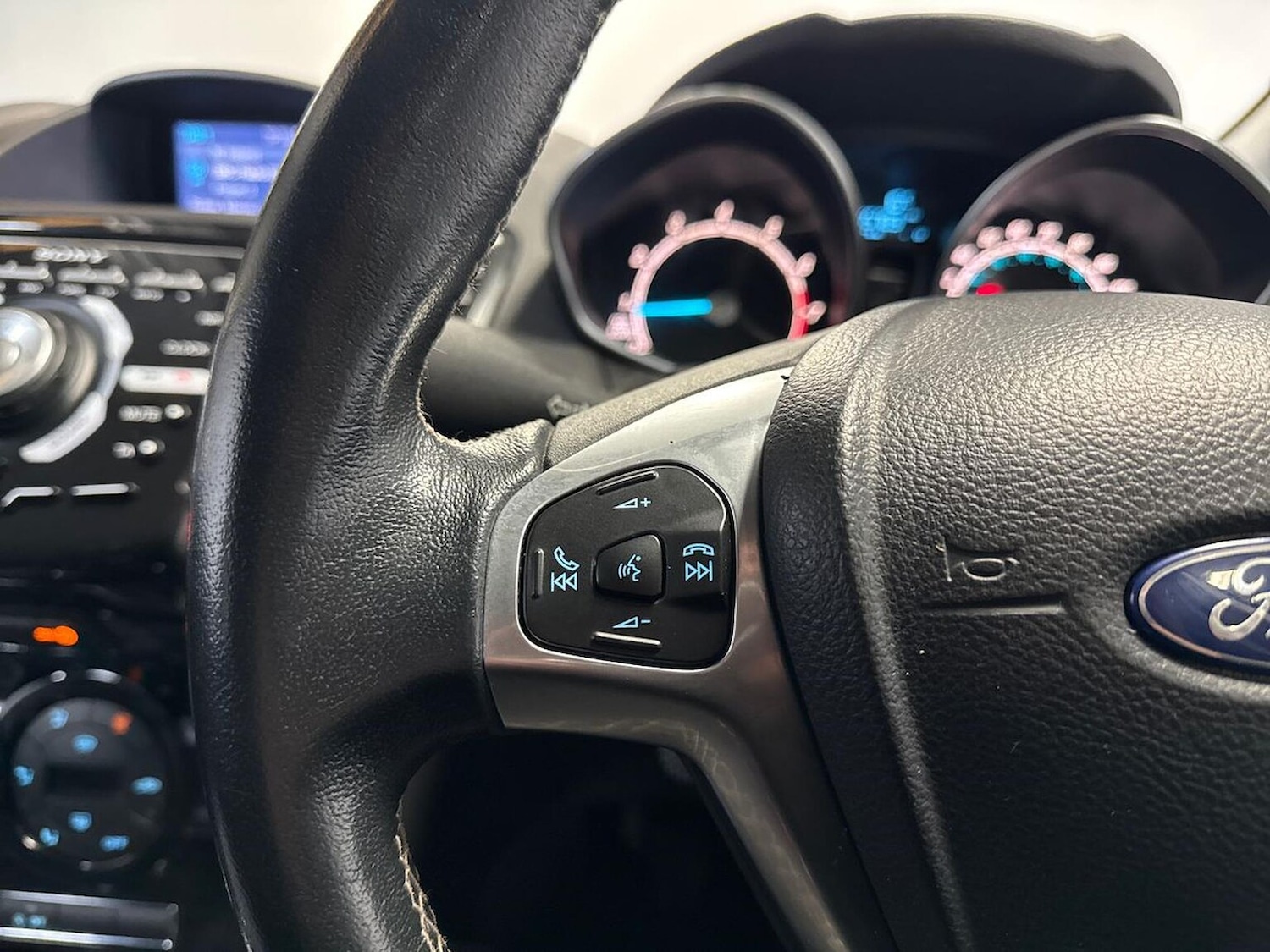 Used Renault Clio 2015 for sale - 77034596: Photo 24