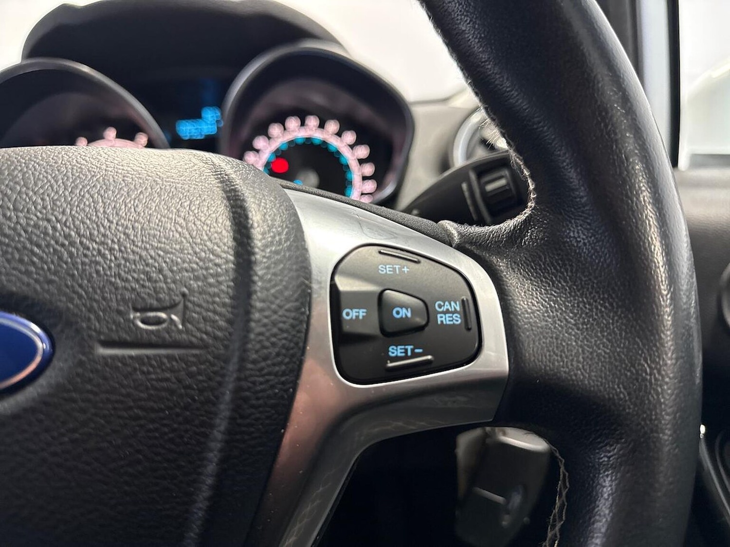 Used Renault Clio 2015 for sale - 77034596: Photo 25