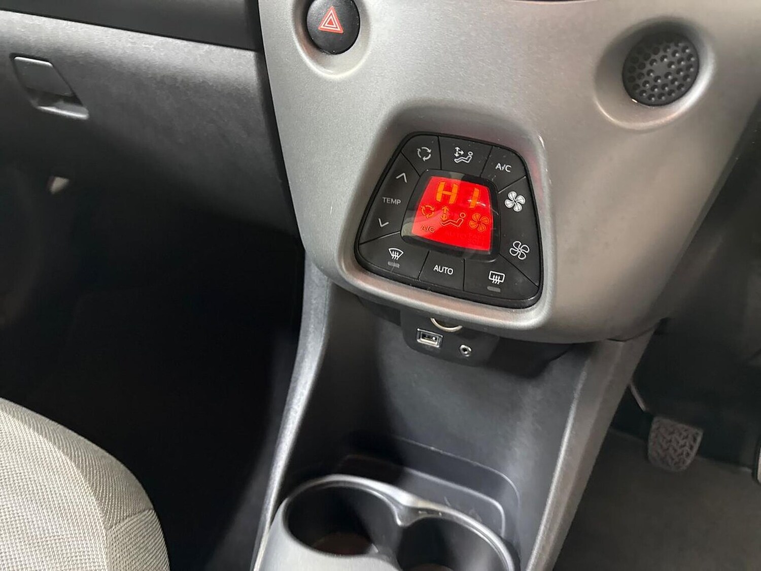 Used Toyota AYGO 2018 for sale - 78192376: Photo 12