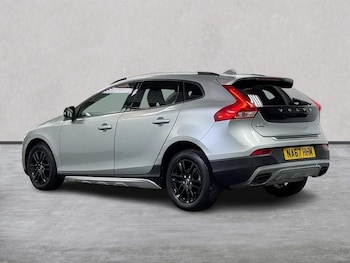 Used Volvo V40 2017 for sale - 79342491: Photo
