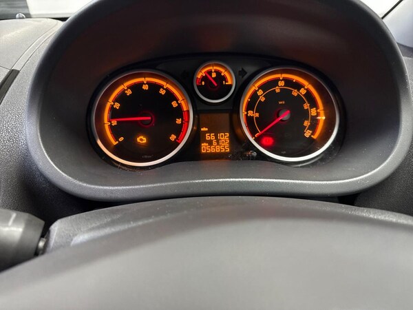 Used Vauxhall Corsa 2012 for sale - 76157176: Photo 10