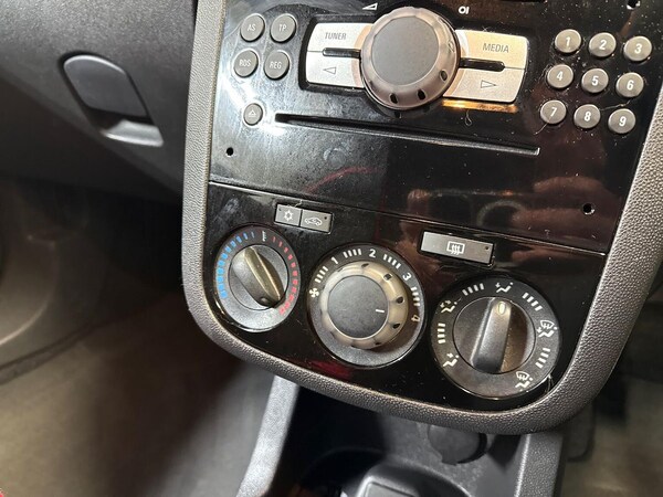 Used Vauxhall Corsa 2012 for sale - 76157176: Photo 12