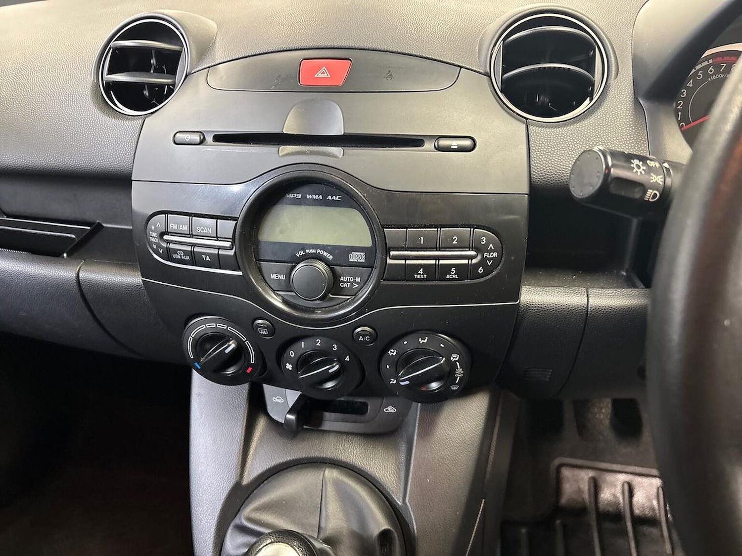 Used Mazda Mazda2 2015 for sale - 76170765: Photo 11
