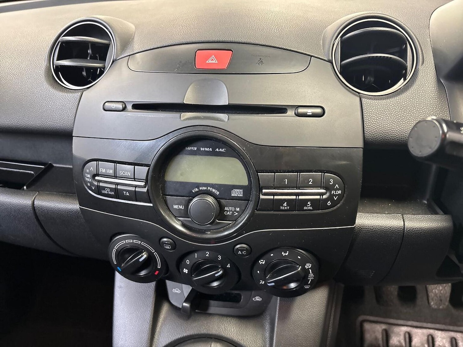Used Mazda Mazda2 2015 for sale - 76170765: Photo 12