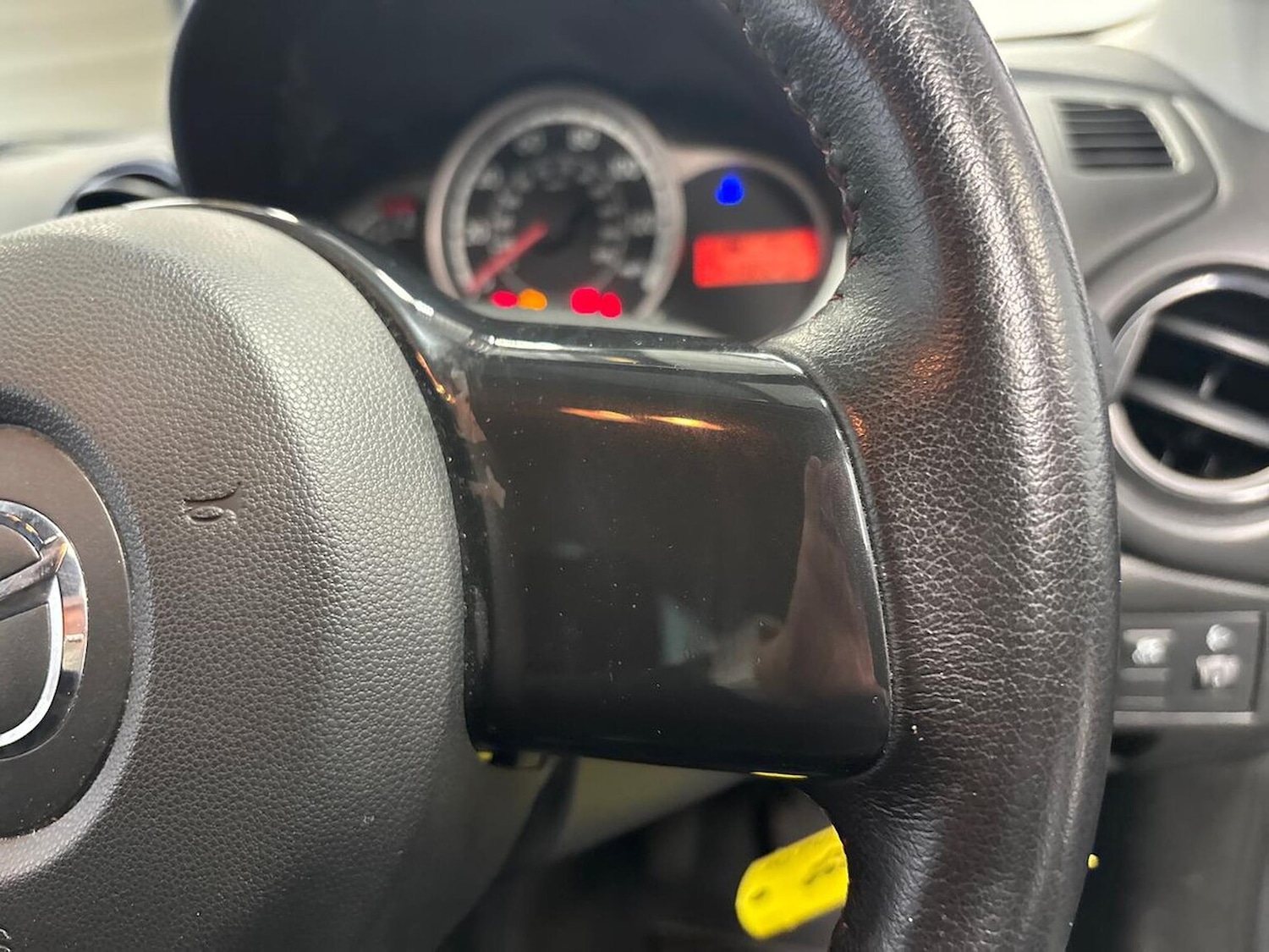 Used Mazda Mazda2 2015 for sale - 76170765: Photo 25