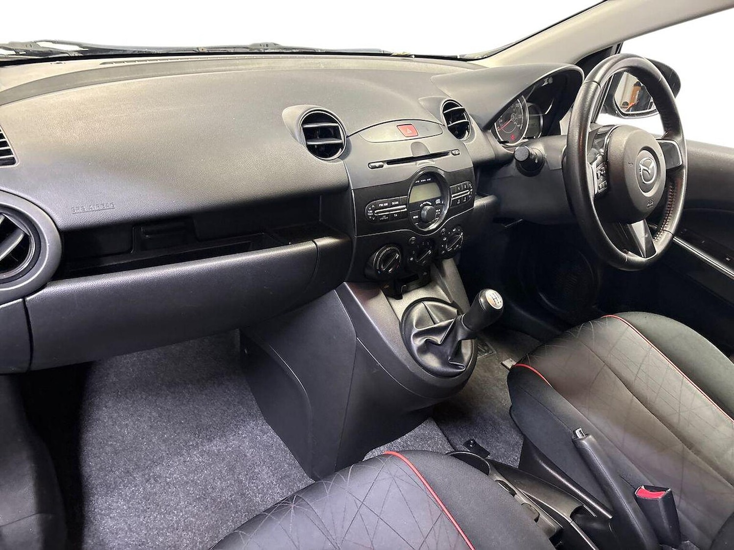 Used Mazda Mazda2 2015 for sale - 76170765: Photo 7