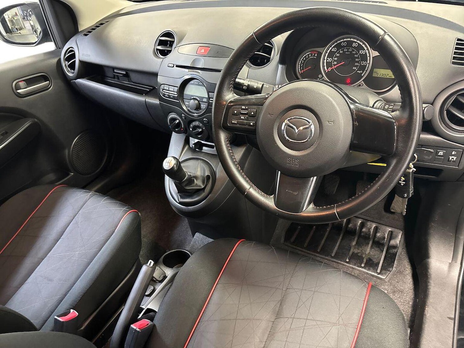 Used Mazda Mazda2 2015 for sale - 76170765: Photo 8