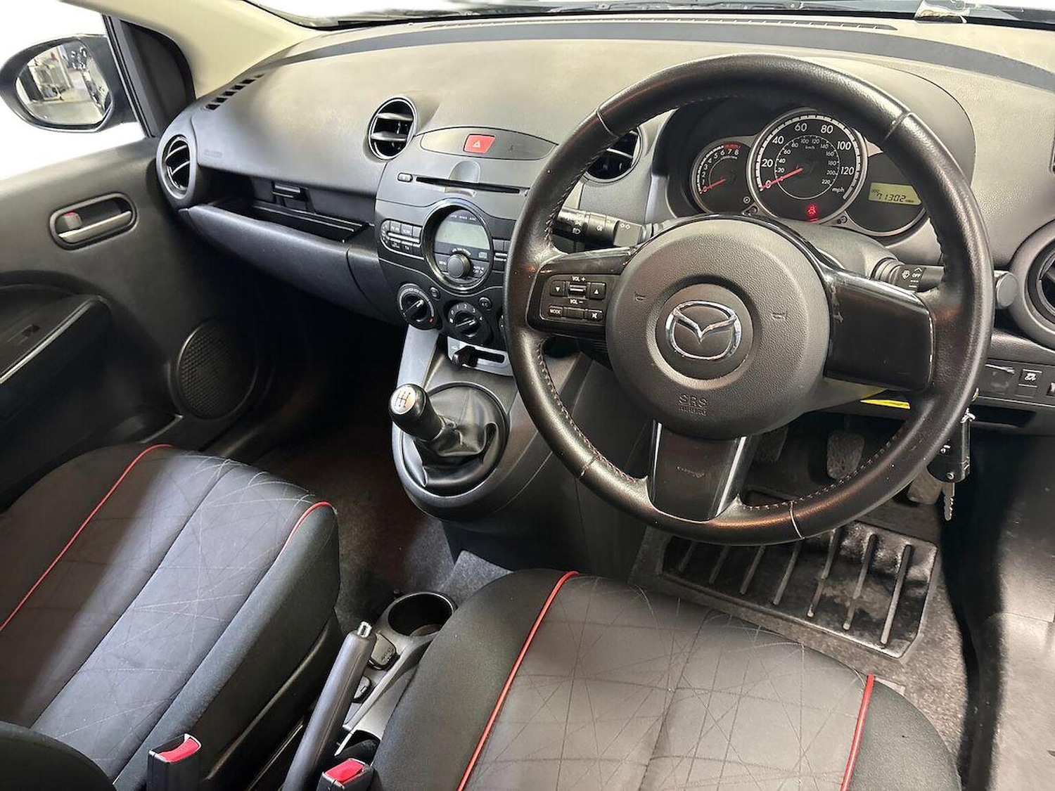 Used Mazda Mazda2 2015 for sale - 76170765: Photo 9