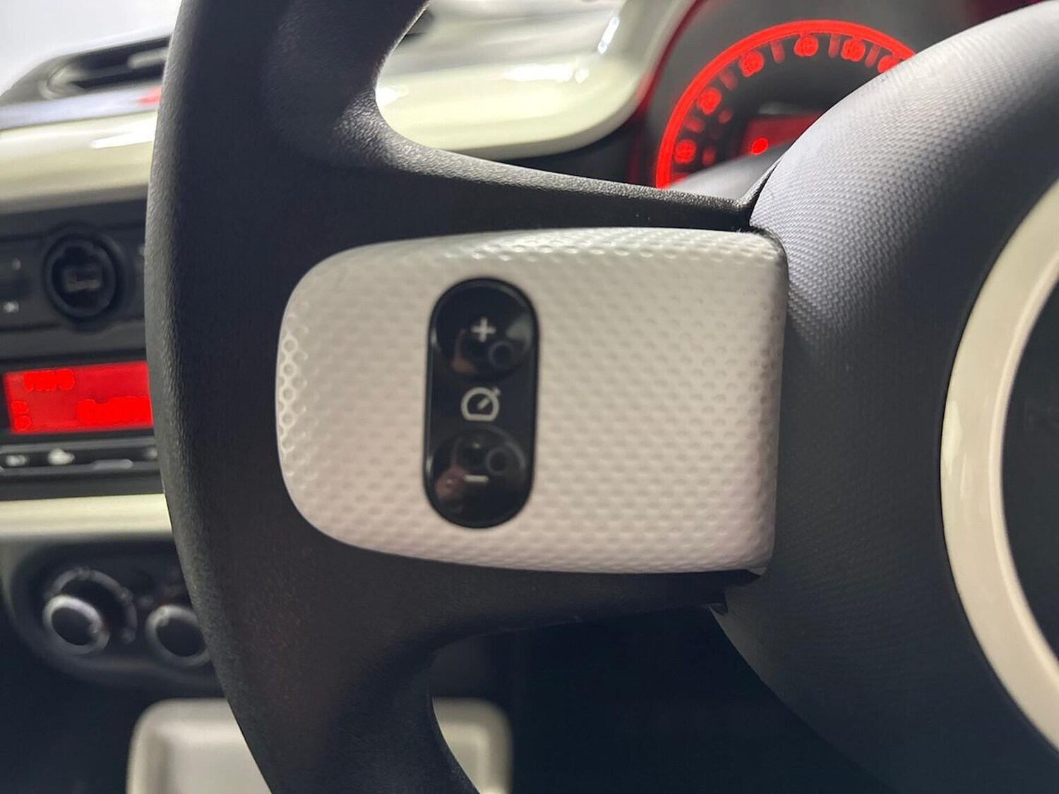 Used Renault Twingo 2016 for sale - 78192392: Photo 29