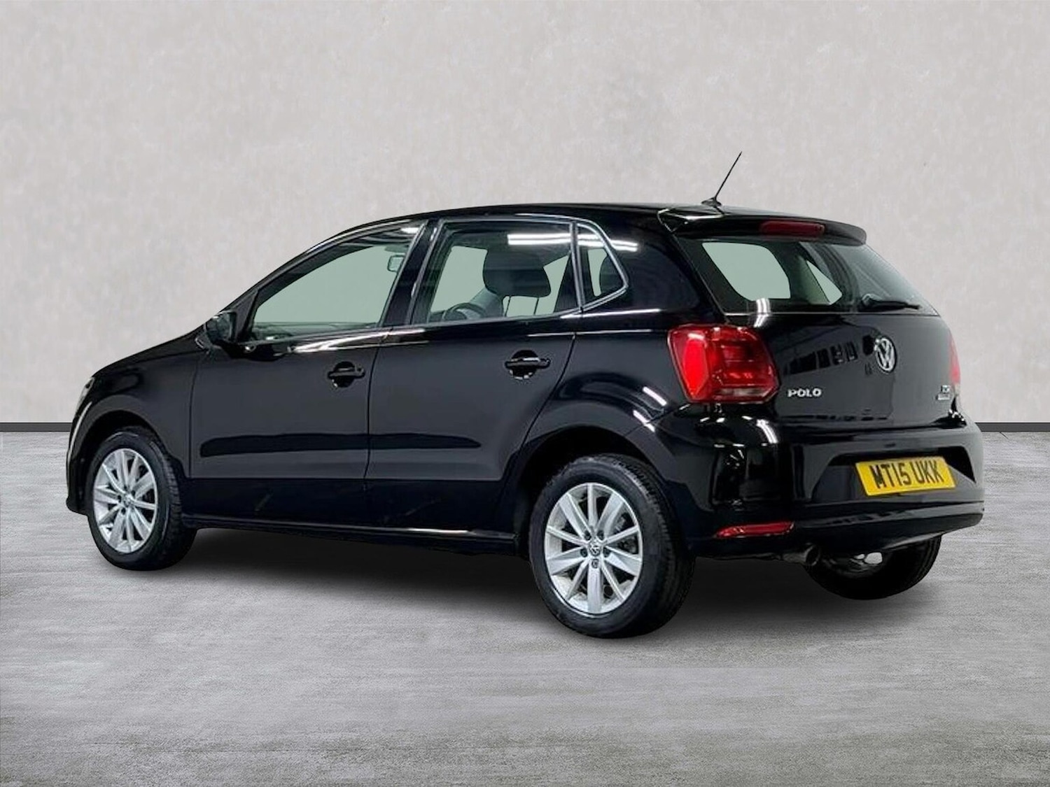 Used Volkswagen Polo 2015 for sale - 76076448: Photo 2