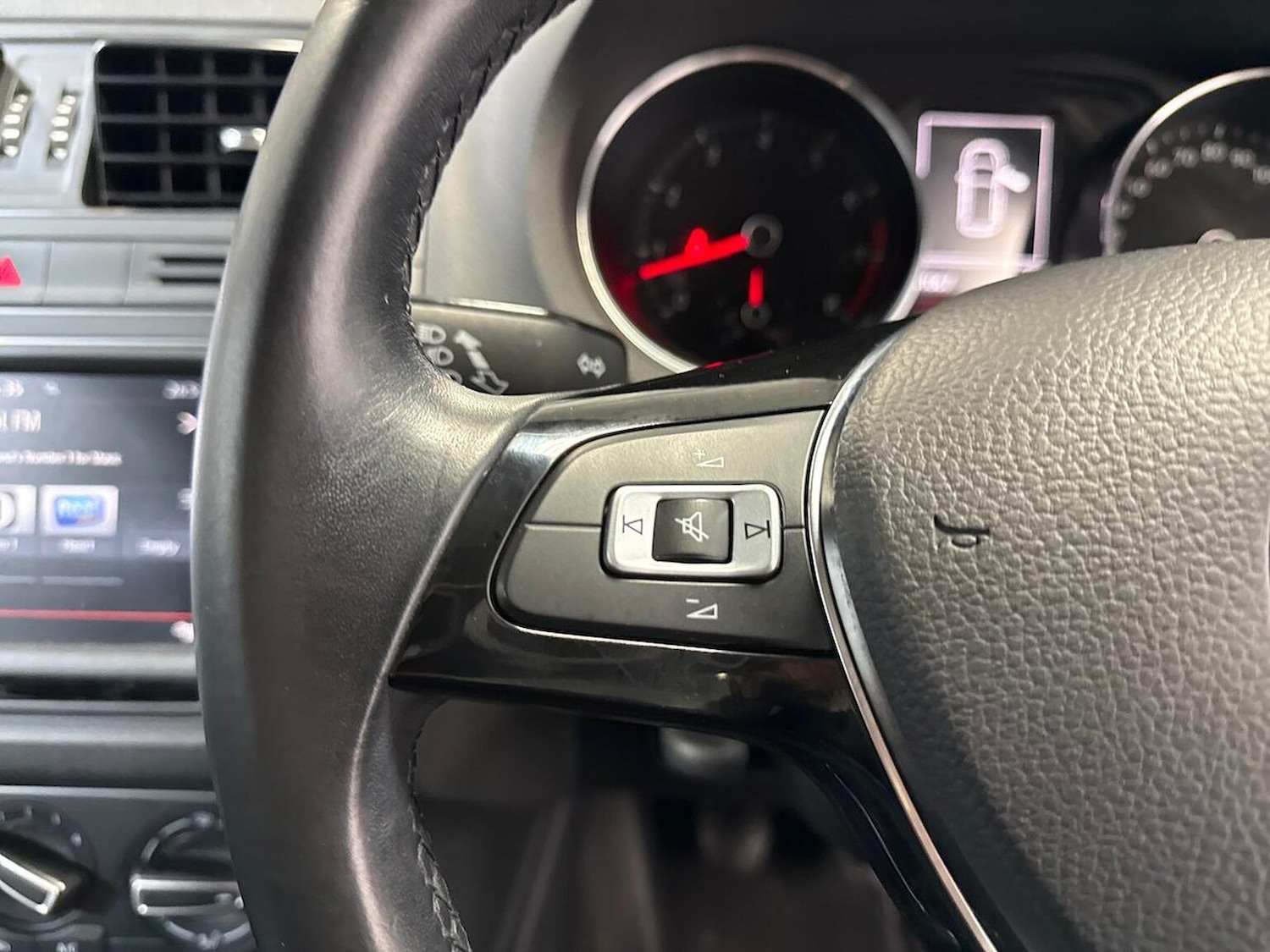 Used Volkswagen Polo 2015 for sale - 76076448: Photo 24