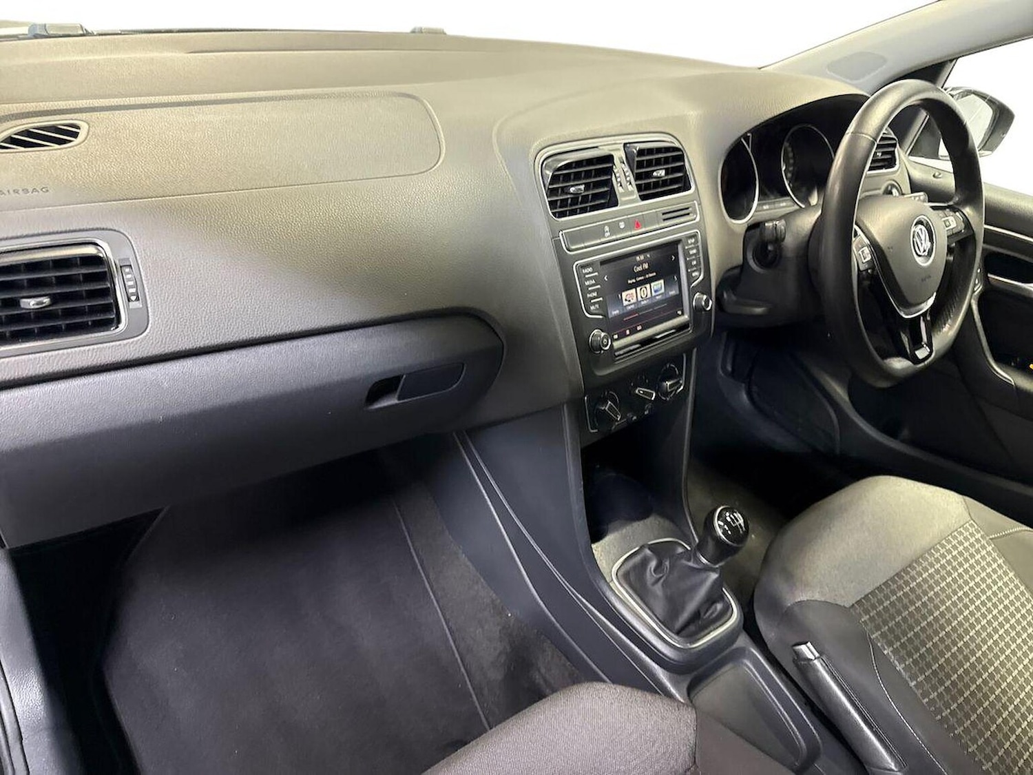 Used Volkswagen Polo 2015 for sale - 76076448: Photo 7