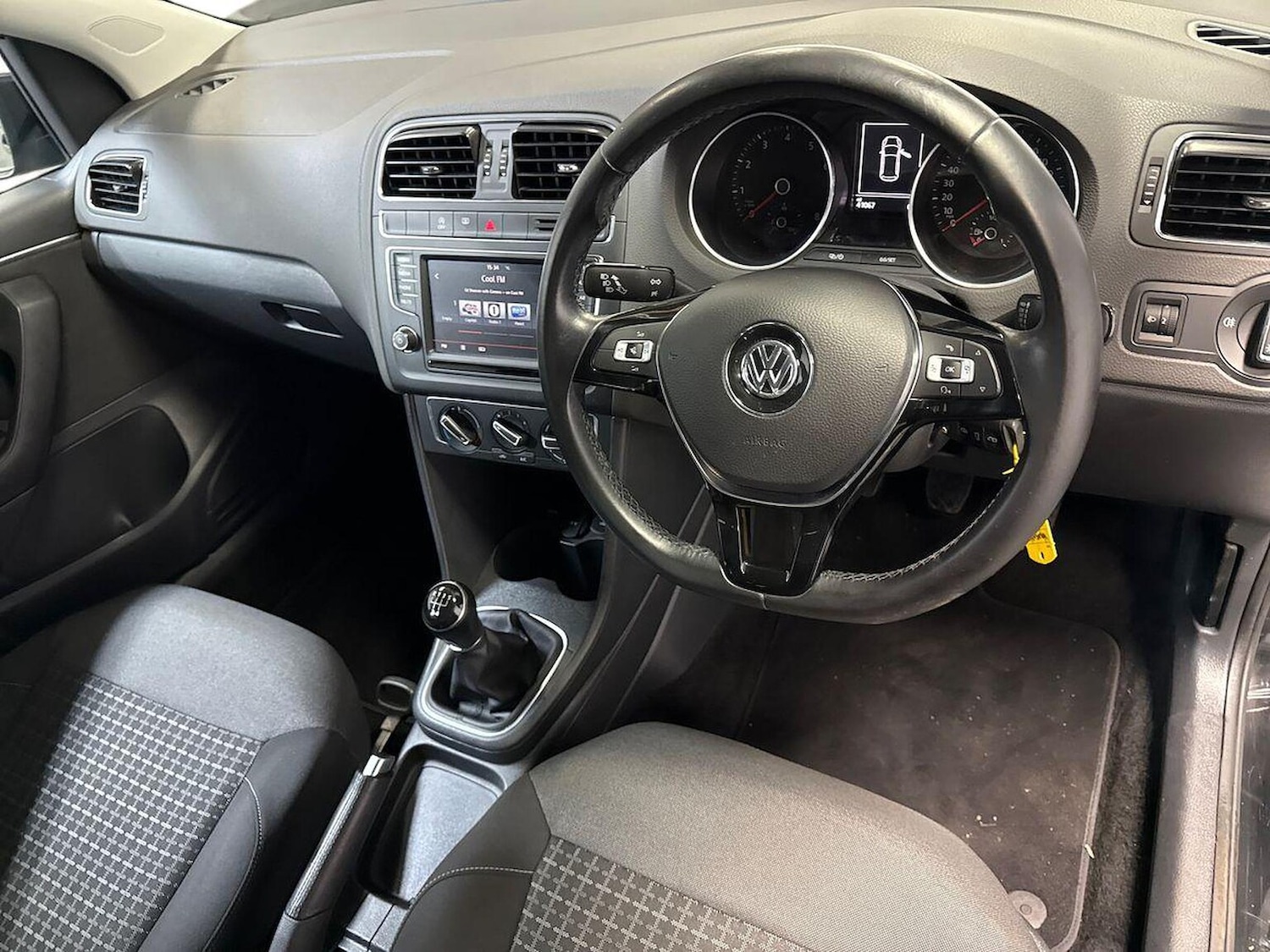 Used Volkswagen Polo 2015 for sale - 76076448: Photo 8