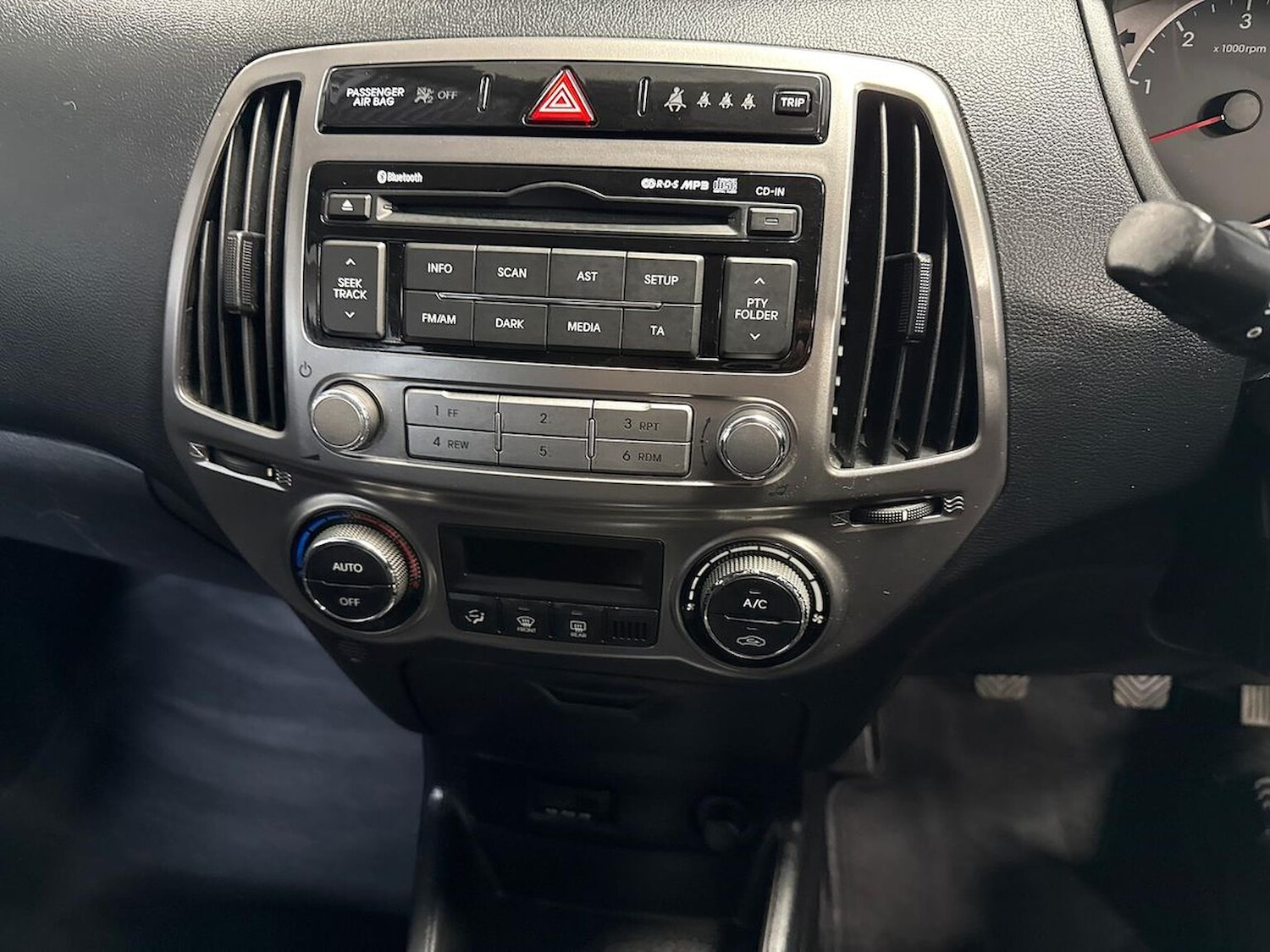 Used Hyundai i20 2013 for sale - 76687342: Photo 11