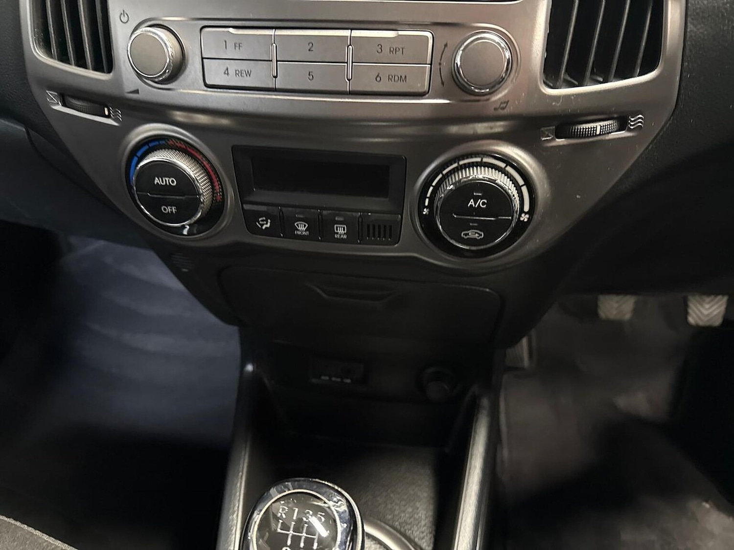 Used Hyundai i20 2013 for sale - 76687342: Photo 12