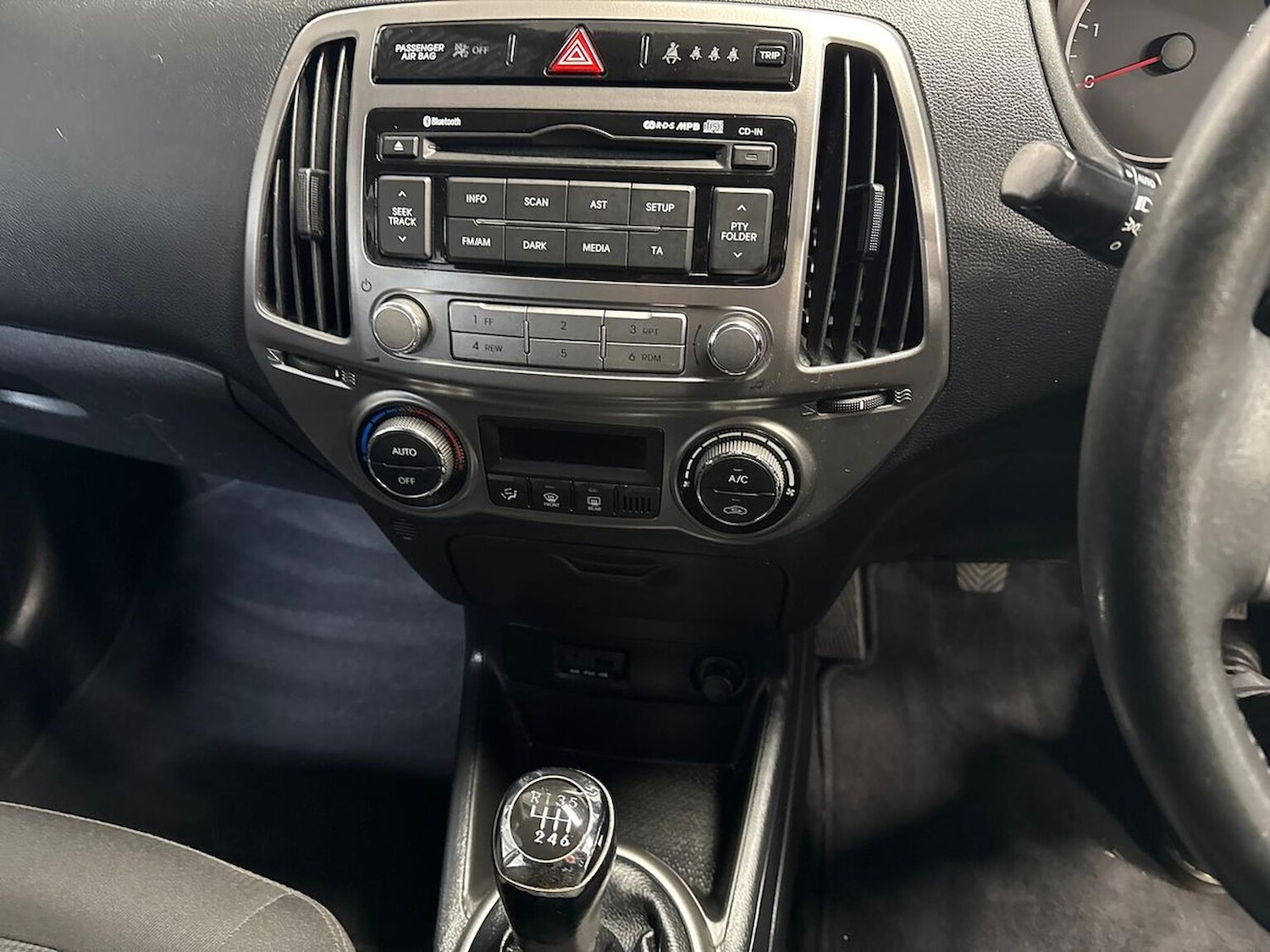 Used Hyundai i20 2013 for sale - 76687342: Photo 13