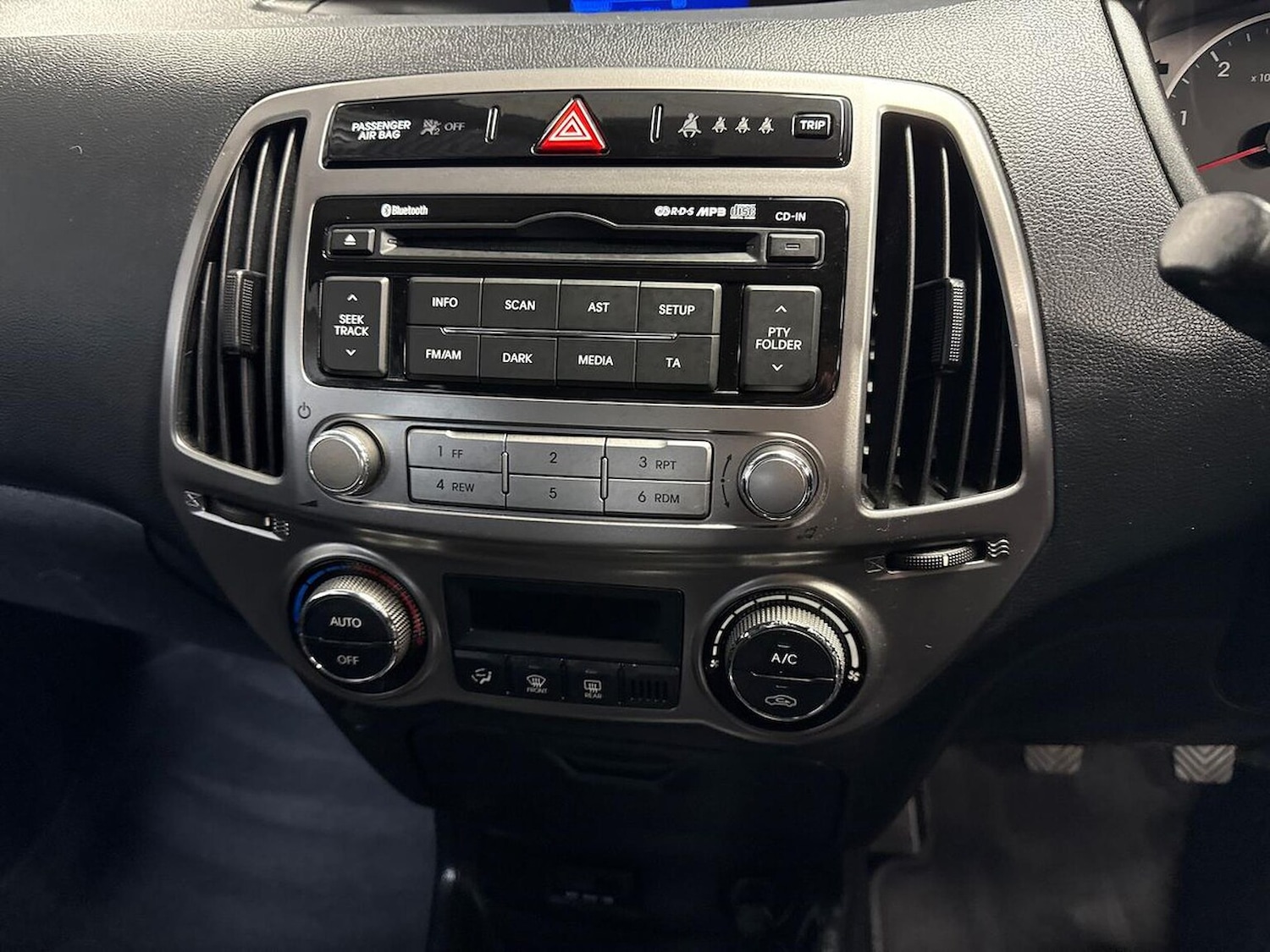 Used Hyundai i20 2013 for sale - 76687342: Photo 22