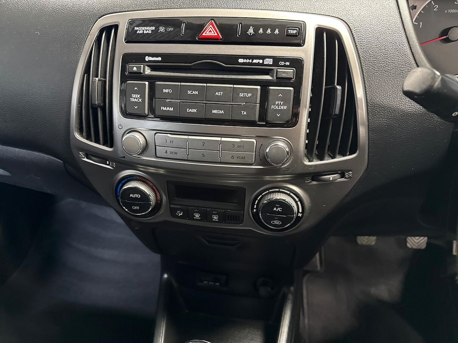 Used Hyundai i20 2013 for sale - 76687342: Photo 23