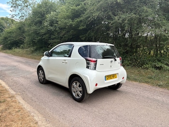 Used Toyota IQ 2010 for sale - 79424325: Photo